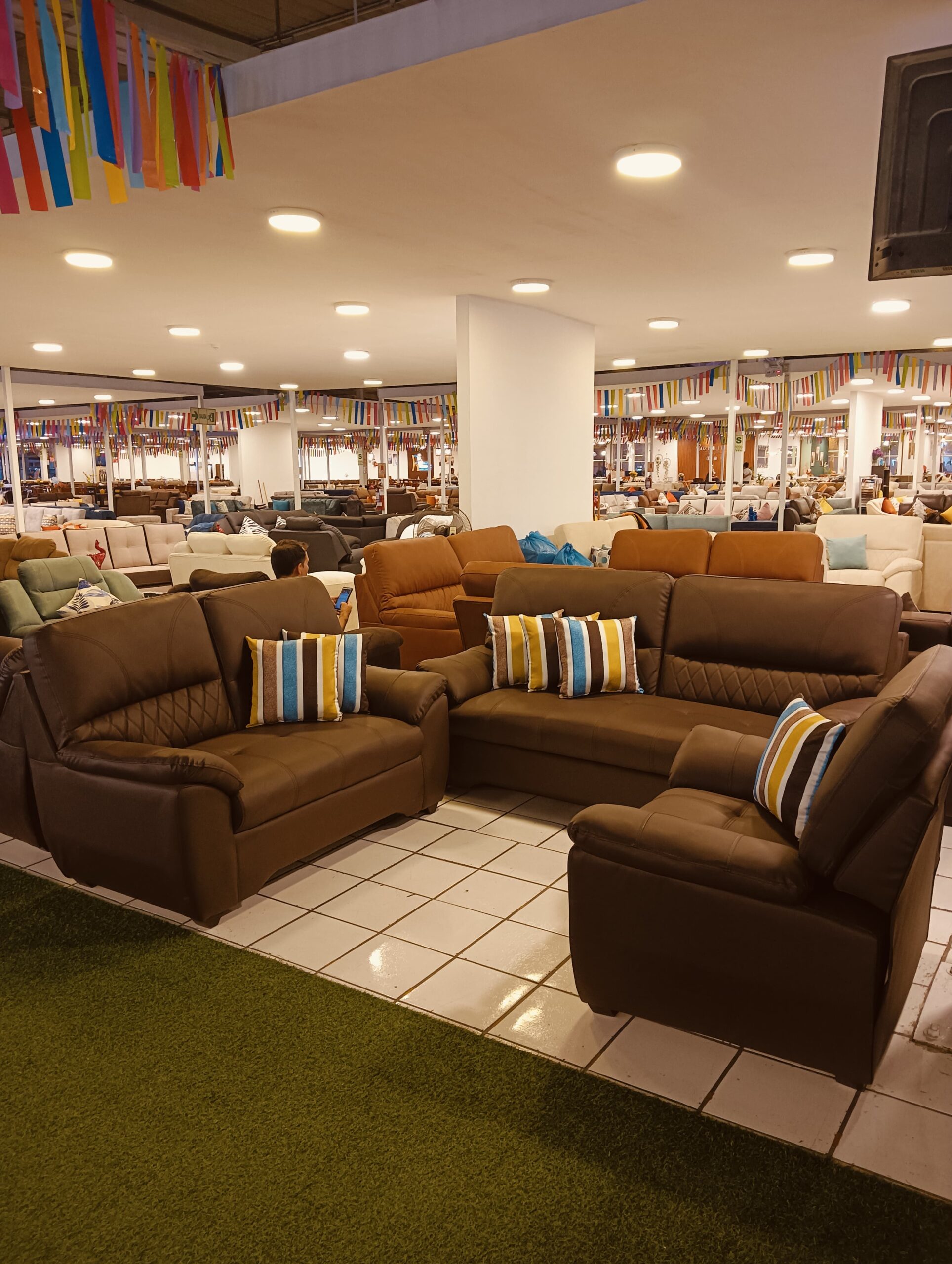 Juego de Sala 3-2-1 cuero prana, modelo Novo, precio 3,000 Soles2-2